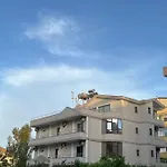 בית הארחה Red Rose גולם