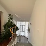 Red Rose בית הארחה 3*