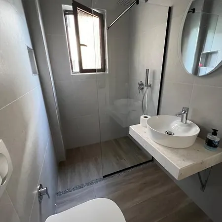 Red Rose Guest house Golem (Tirana)