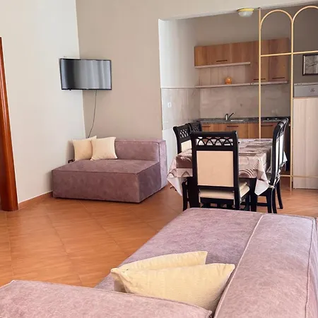 Konukevi Red Rose Golem (Tirana)