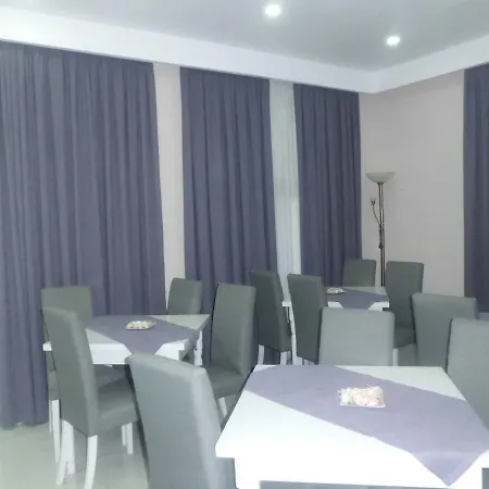 Penzion Red Rose Golem (Tirana)