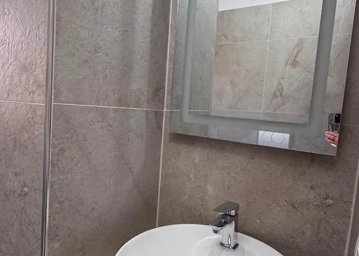 Red Rose 4* Golem (Tirana)