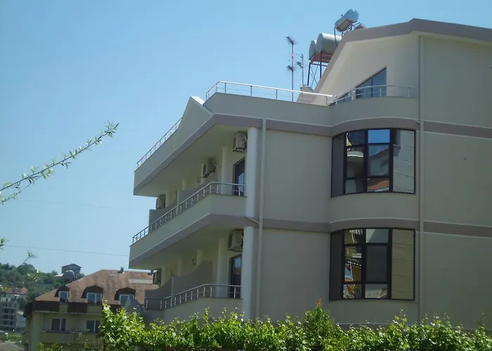 Red Rose Golem (Tirana)